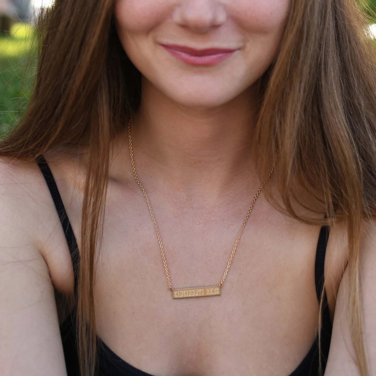 LogoArt Women's Cincinnati Reds Gold-Plated Sterling Silver Small Bar Necklace - Image 2